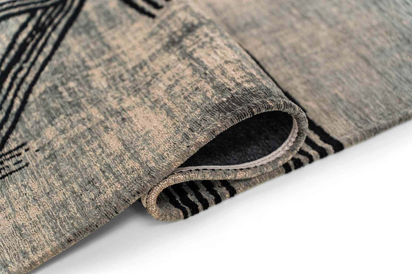 Louis De Poortere tapis Meditation 2066 Kanji Darkstreet fold