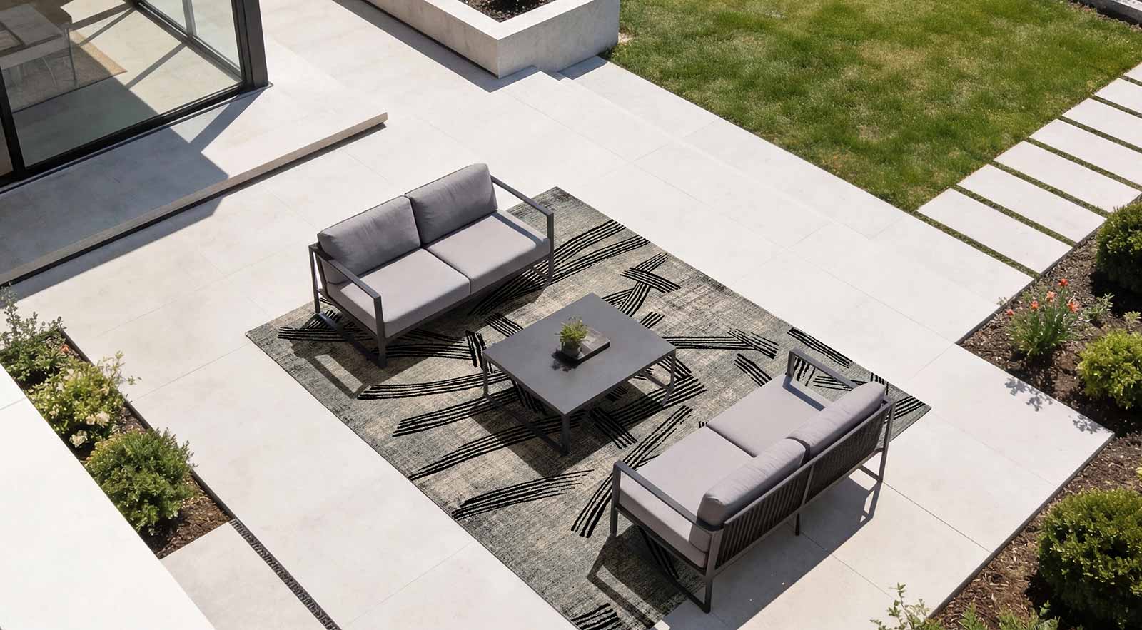 Louis De Poortere tapis Meditation 2066 Kanji Darkstreet outdoor