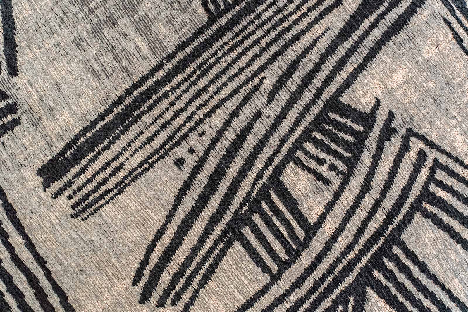 Louis De Poortere tapis Meditation 2066 Kanji Darkstreet zoom 2